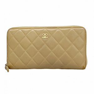 CHANEL Authentic Cream Lambskin Leather Wallet
